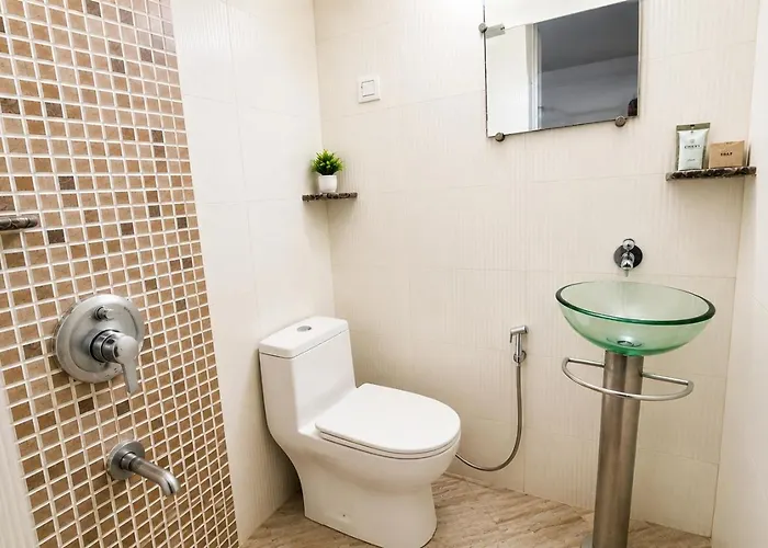 Smyle Inn - Comfort & Value Near New Delhi Railway Station - Since 1998