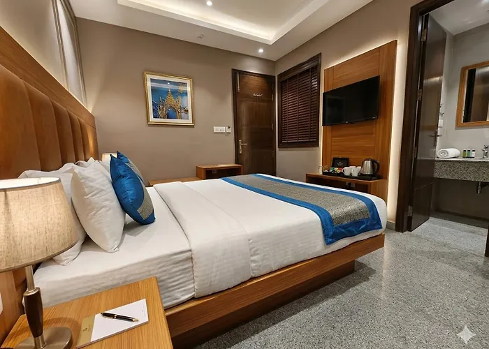 Hotel Raj Mahal Inn 2 Min Walk From New Delhi Railway Station