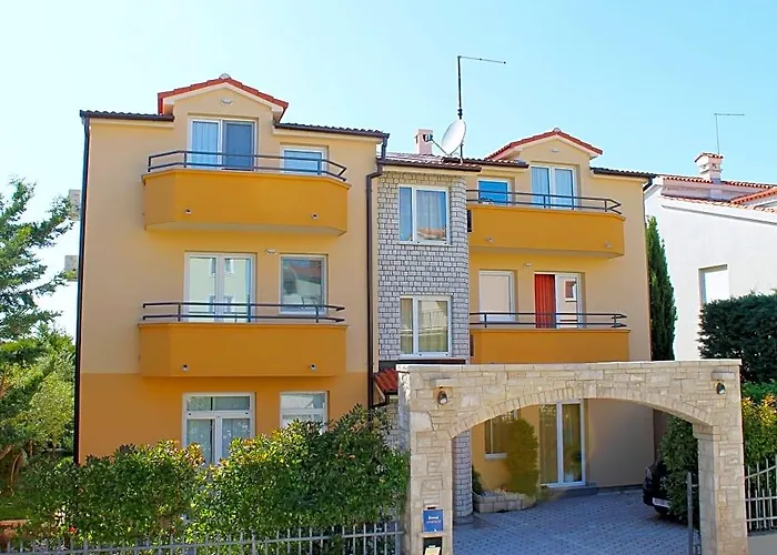 Catalina Apartments