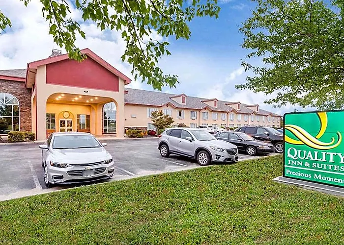 Quality Inn & Suites Carthage Near Precious Moments Chapel