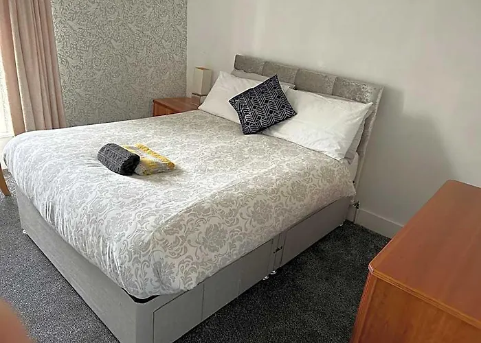 Holland Arms Hotel