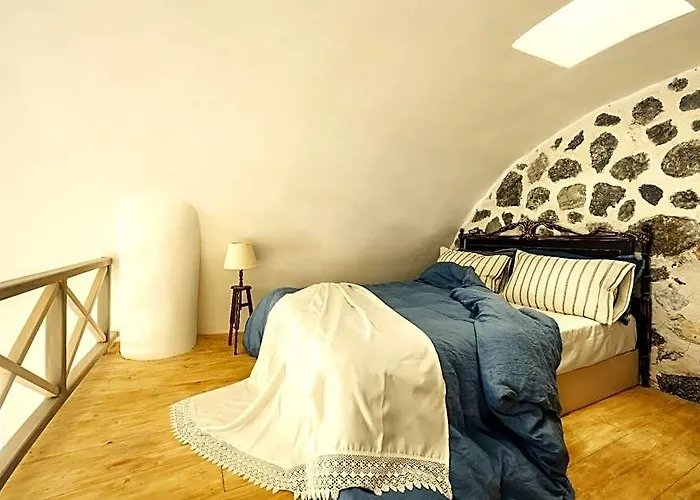 Santorini Vista Legacy Retreat - Live The History, Wake To The View