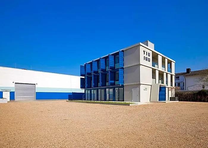 Tin Inn - Erkelenz - Das Hotel Aus Hochwertig Ausgebauten Ueberseecontainern