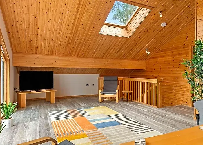 Everwyn Lodge - Woodland Lodge With Hot Tub