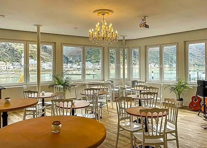 Hotel Zum Goldenen Loewen - Restaurant - Panoramabar - Terrassen - Events - Rheinblick - Geschichte Seit 1728