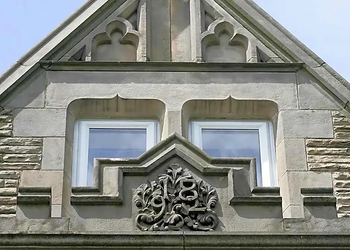 Ascot House Hotel