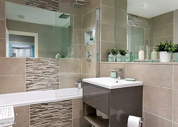 Comfy & Bright 5* Brighton Beach Doorstep Retreat