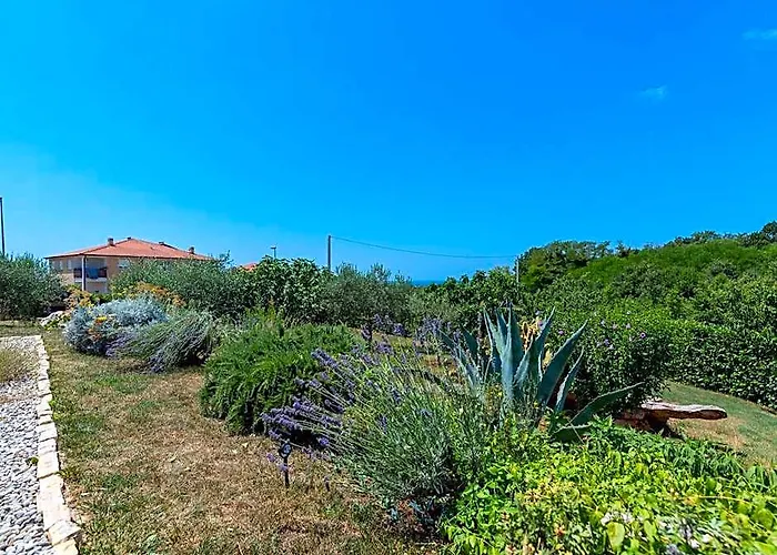 Villa Leandra Comfortable Holiday Residence