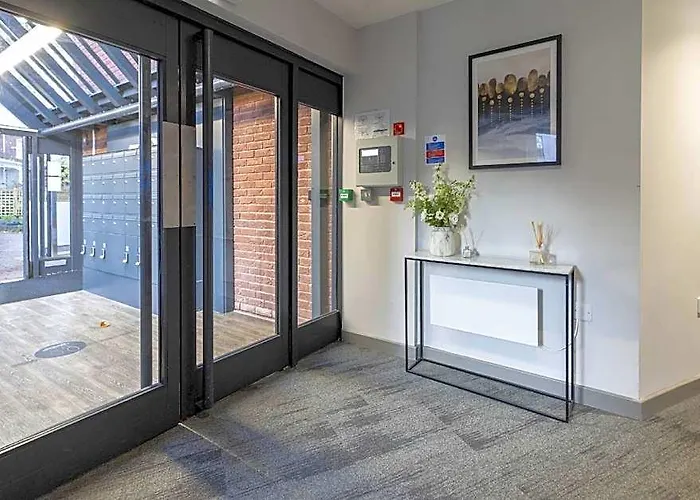 Opp Exeter - 11 Linacre House - Modern Living In The Heart Of A Historic City