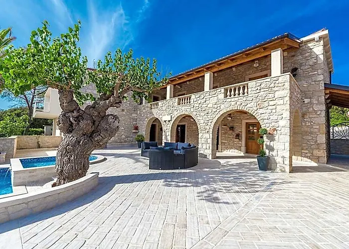 Villa In Sukosan With Pool Near The Sea