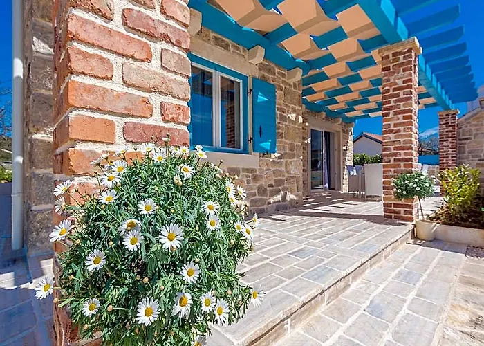 Private Pool Villa In Sukosan