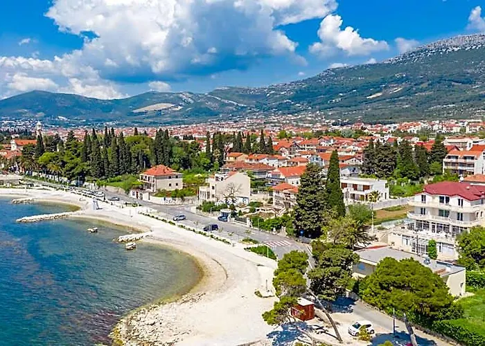 Hotel Riva Kastela With Swimming Pool