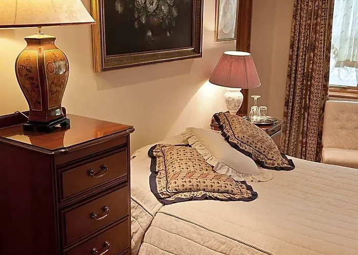 Little Red Rooster Rest And Spa