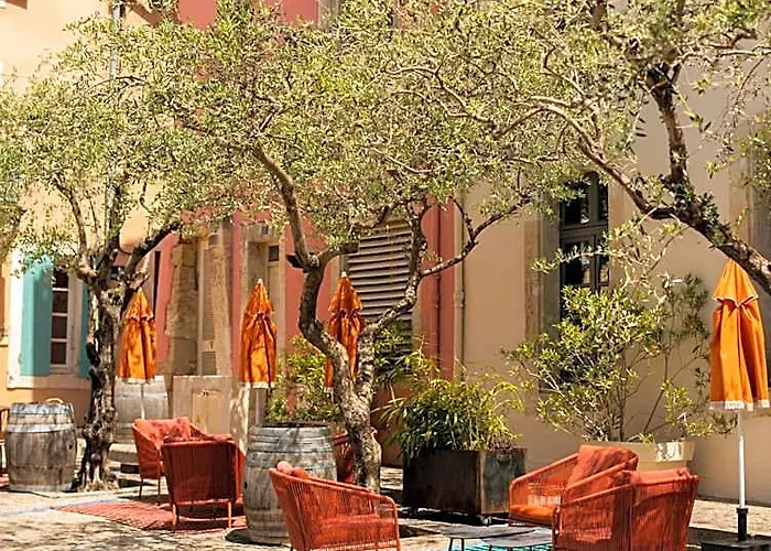 Le Victoria Boutique Hotel - Charme Au Coeur Du Village Historique - Accueil Velo - Seminaire - Bar Lounge - Piscine