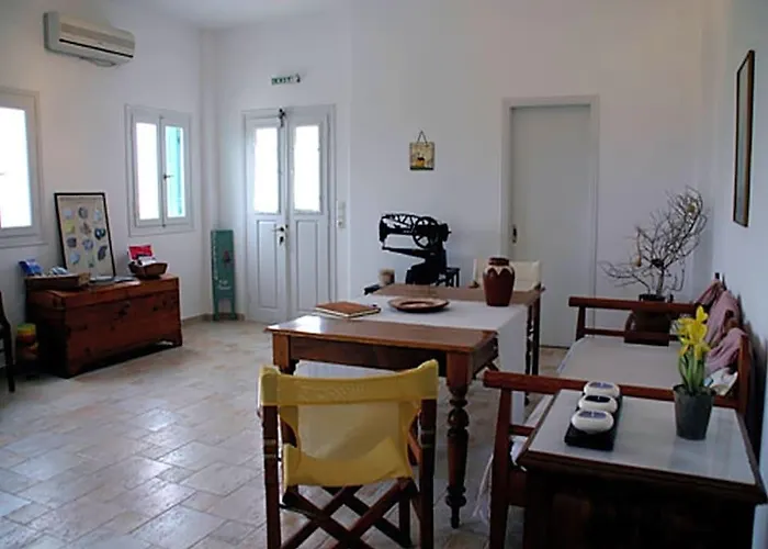 Anemoessa Rooms & Studios