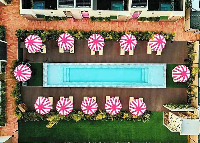 Privada Stays - Private Pools & Colorful-Chic Boutique Hotel