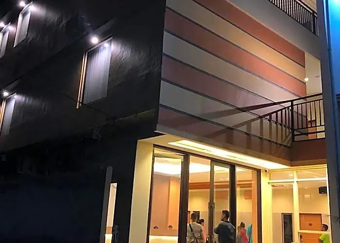 Lcr Hotel