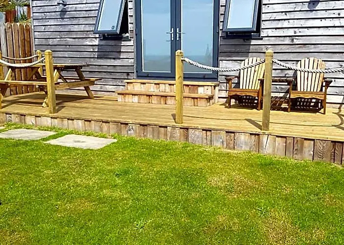 Allibella Shepherds Hut, Amazing Seaview, Private Garden, Pet Friendly