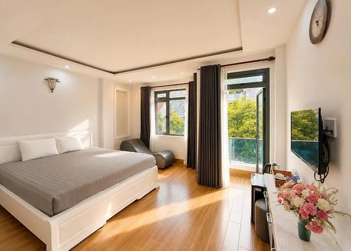 The Land Hotel & Apartment