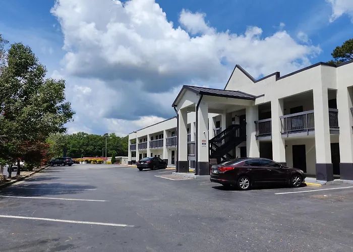 Speedway Inn & Suites