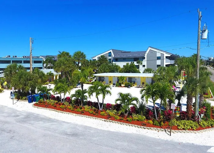 A Tropical Breeze Beach Club - Anna Maria Island