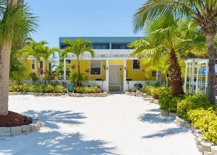 A Tropical Breeze Beach Club - Anna Maria Island