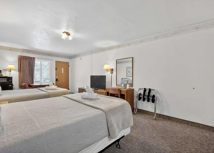 Eagle Motel Suite 112