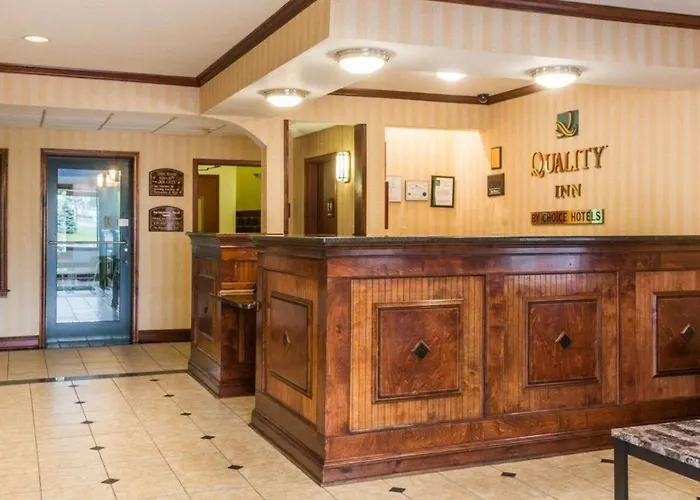 Hotel Glens Falls / Lake George