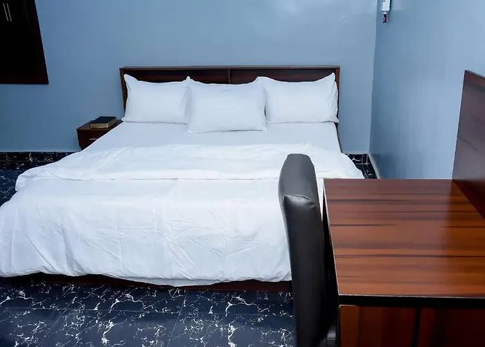 Luxury Deluxe With Private Bath, Free Parking And Wifi