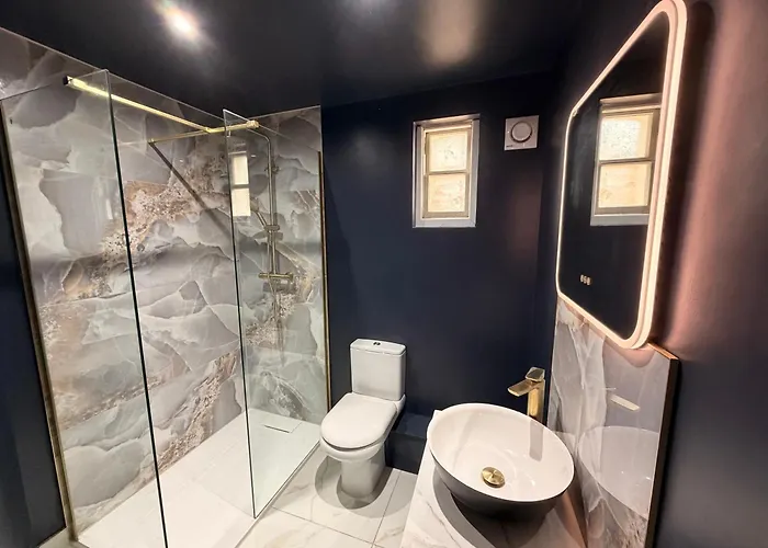 The Royal Harbour Suites - Wellington Crescent