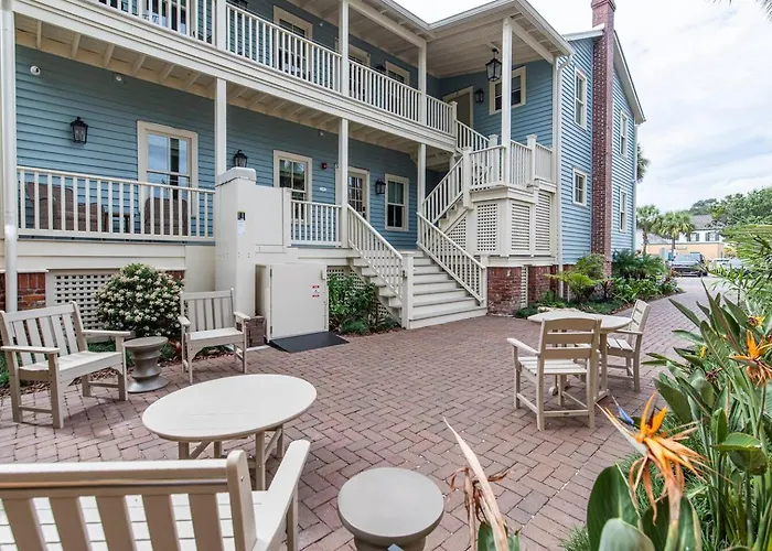 Blue Carriage House Downtown Boutique Hotel