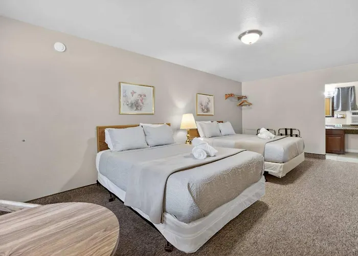 Eagle Motel Suite 110