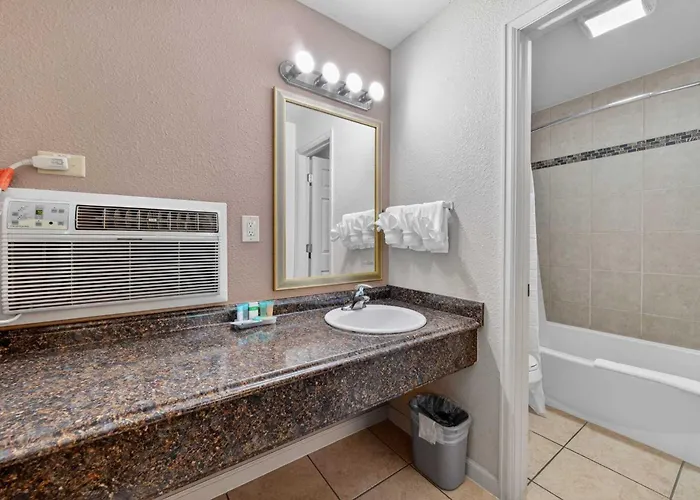 Eagle Motel Suite 118