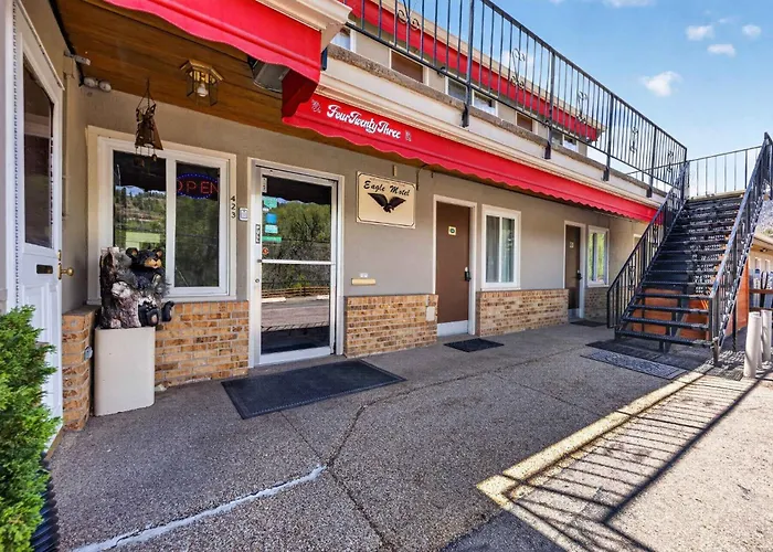 Eagle Motel Suite 225