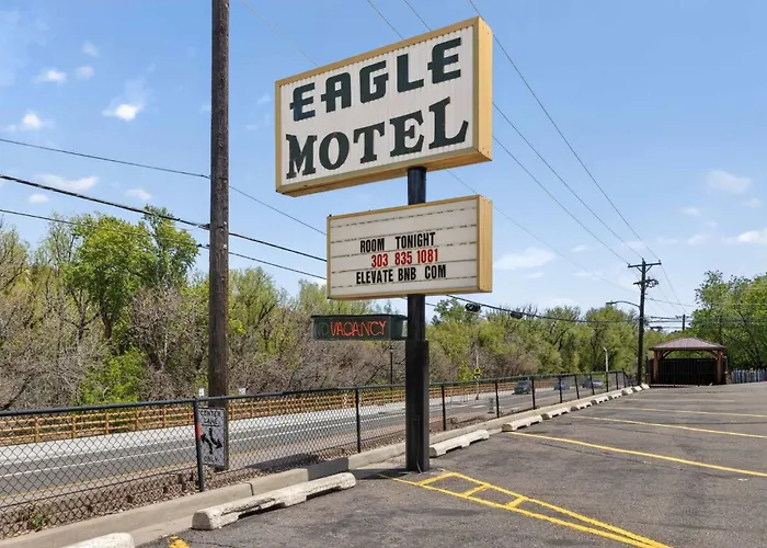 Eagle Motel Suite 111
