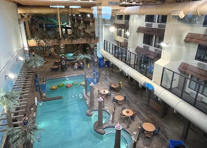 Edgewater Hotel And Waterpark