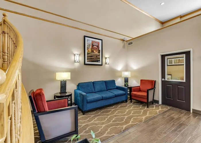 Comfort Suites Airport