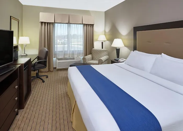Holiday Inn Express & Suites Madison-Verona By Ihg