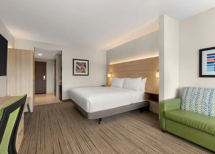 Holiday Inn Express & Suites - Staunton By Ihg