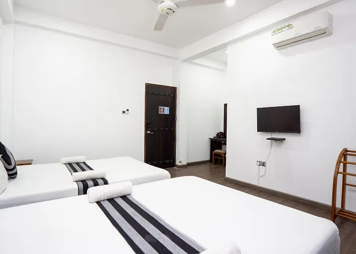 Black Mustang Hotel