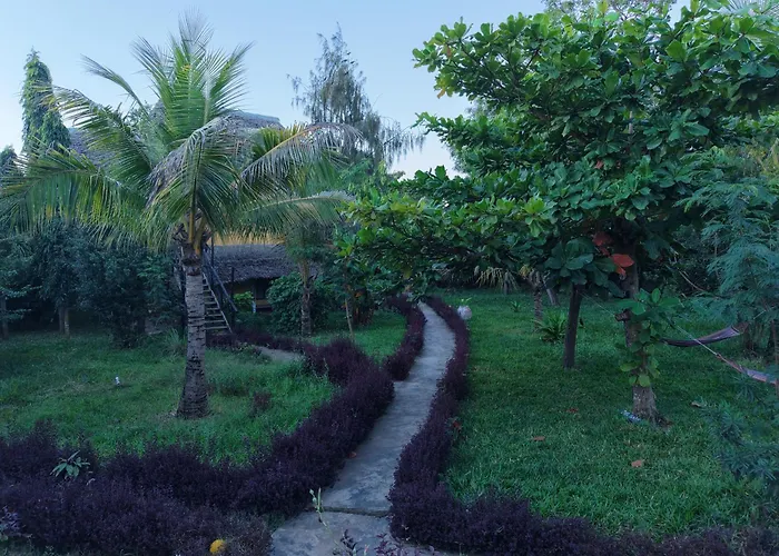 Tropinest bungalows&hostel