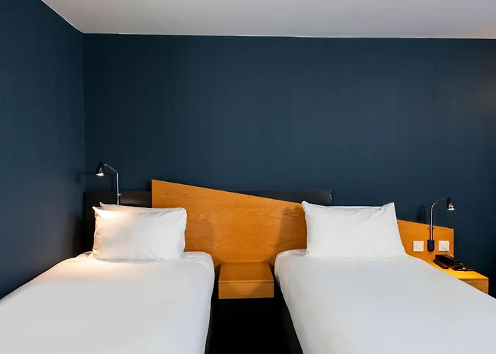 Holiday Inn Express Newport By Ihg