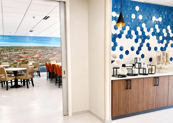 La Quinta Inn & Suites By Wyndham Auburn - University Area