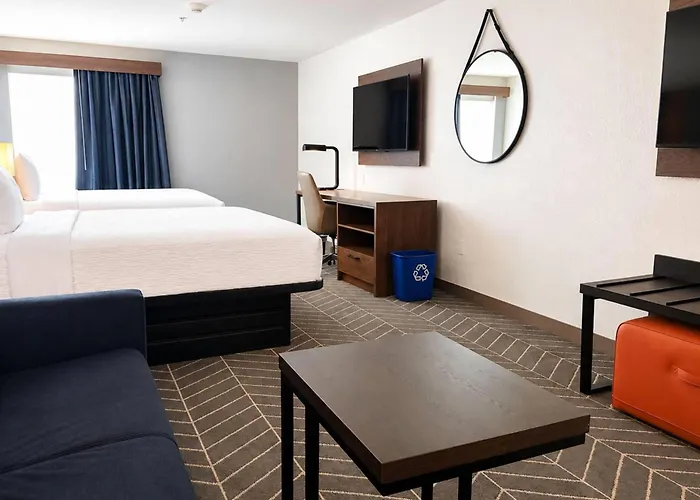 La Quinta Inn & Suites By Wyndham Auburn - University Area