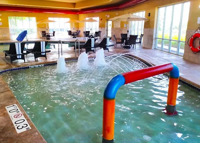 Holiday Inn Express & Suites Milwaukee Nw - Park Place By Ihg