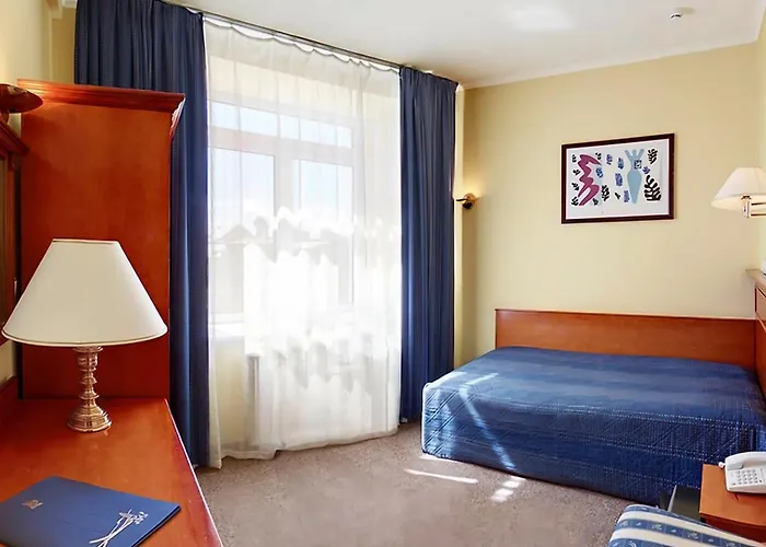 Готель Дніпро Dnipro Hotel