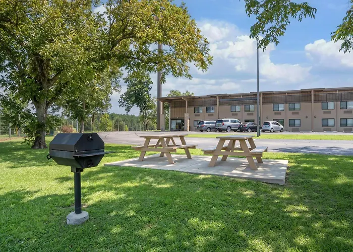 Best Western Crossroads Inn