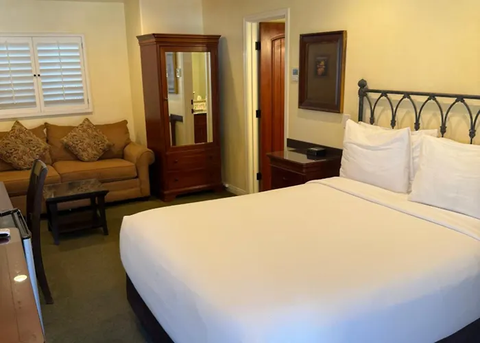 Castillo Inn At The Beach