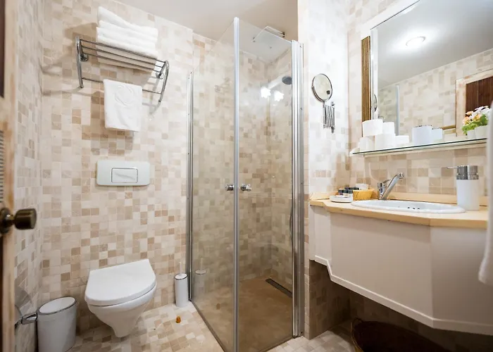 El Vino Hotel & Suites