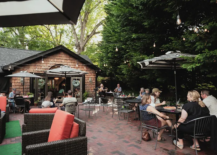 Peri Social House